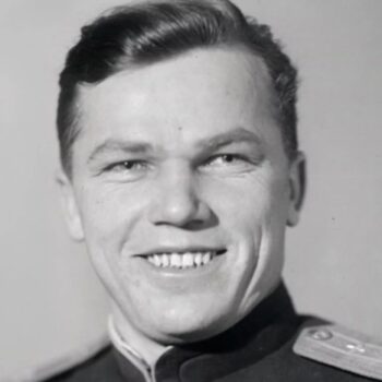 Военный, летчик, маршал авиации, депутат Верховного Совета СССР08.06.1920 — 08.08.1991