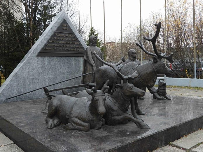Памятник оленетранспортным батальонам в Мурманске